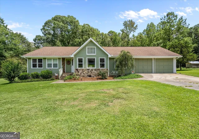 Photo 1 of Sale Pending at 135 Russell Ln, Carrollton, GA 30116 | MLS# 10813239 | Listing updated on 2026-09-09