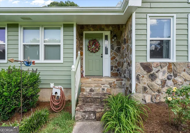 Photo 3 of Sale Pending at 135 Russell Ln, Carrollton, GA 30116 | MLS# 10813239 | Listing updated on 2026-09-09