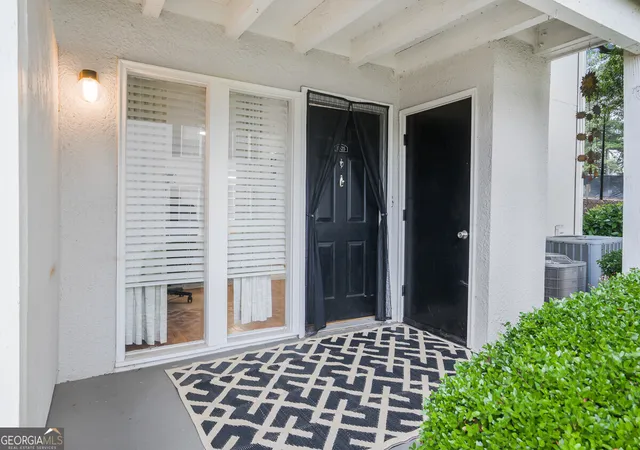 3rd image of 1150 Collier Rd Nw #25D, Atlanta, GA 30318 | MLS# 10792578