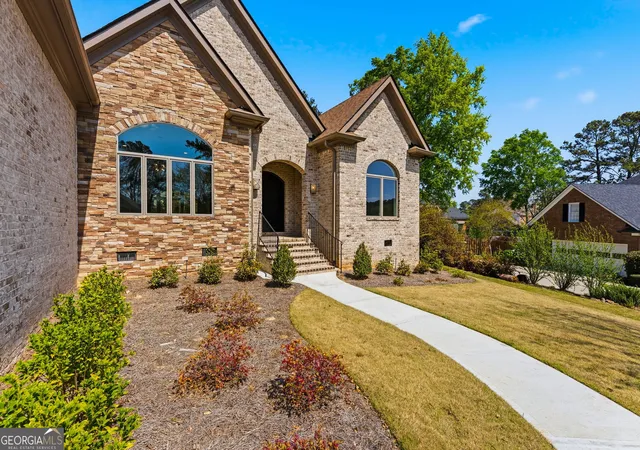 Photo 2 of Single family home for sale at 607 W Lake Cir, Augusta, GA 30907 | MLS# 10732069 | Listing updated on 2026-06-11