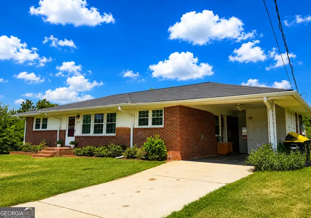 1st image of 209 Lagrange St, Newnan, GA 30263 | MLS# 10818727