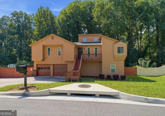 Photo 2 of Single family home for sale at 2890 Creekwood Ln Nw, Lawrenceville, GA 30044 | MLS# 10827362 | Listing updated on 2026-08-31