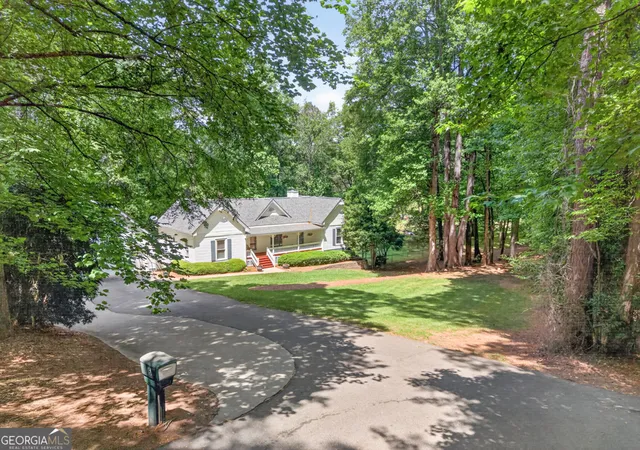 Photo 2 of Single family home for sale at 6 Adella Ln, Jefferson, GA 30549 | MLS# 10739070 | Listing updated on 2026-09-13