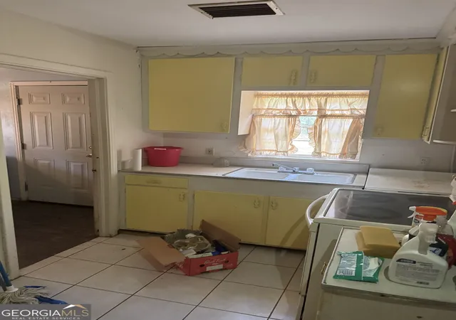 Photo 3 of Single family home for sale at 513 Community Dr, Waycross, GA 31501 | MLS# 10825715 | Listing updated on 2026-09-10