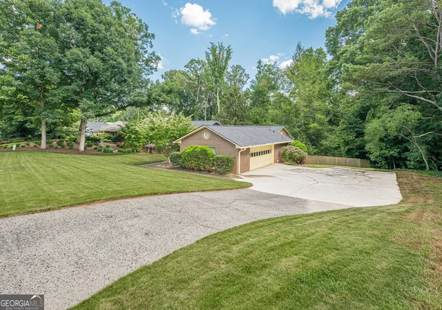 Photo 2 of Sale Pending at 115 Farmstead Ln, Roswell, GA 30075 | MLS# 10806969 | Listing updated on 2026-09-14