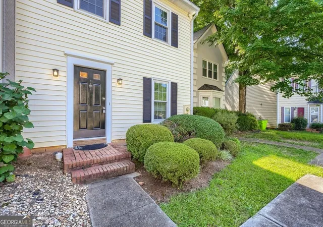 Photo 3 of Condo for sale at 594 Harcourt Pl Se, Marietta, GA 30067 | MLS# 10830362 | Listing updated on 2026-09-16
