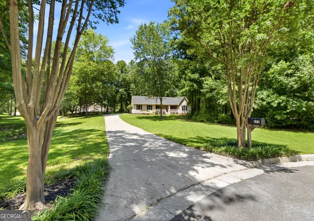 Photo 2 of Single family home for sale at 275 Pine Tree Ln, Mcdonough, GA 30252 | MLS# 10792422 | Listing updated on 2026-10-04
