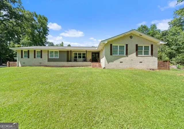 Photo 3 of Sale Pending at 122 Ivey Weaver Rd Ne, Milledgeville, GA 31061 | MLS# 10682831 | Listing updated on 2026-02-12