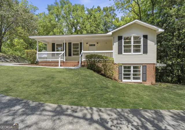 Photo 3 of Sale Pending at 5115 Wesleyan Cir, Macon, GA 31210 | MLS# 10798581 | Listing updated on 2026-09-01