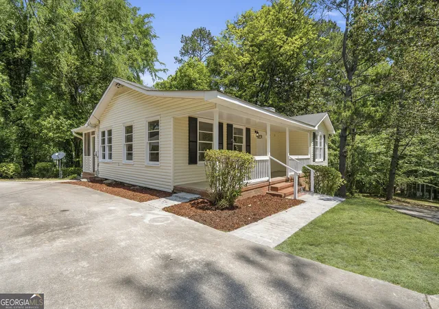 Photo 3 of Sale Pending at 5115 Wesleyan Cir, Macon, GA 31210 | MLS# 10798581 | Listing updated on 2026-09-01