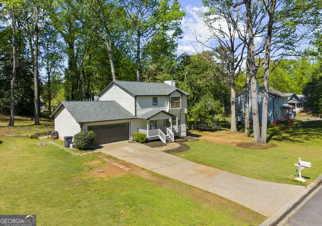 Photo 3 of Single family home for sale at 976 Walnut Dr, Lawrenceville, GA 30044 | MLS# 10829352 | Listing updated on 2026-09-19