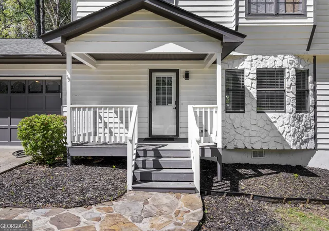 Photo 3 of Single family home for sale at 976 Walnut Dr, Lawrenceville, GA 30044 | MLS# 10829352 | Listing updated on 2026-09-19