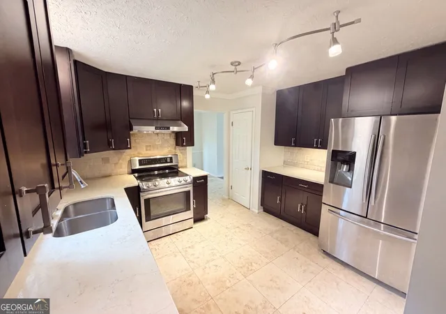 Photo 2 of Sale Pending at 215 Arbour Run, Suwanee, GA 30024 | MLS# 10808441 | Listing updated on 2026-09-16