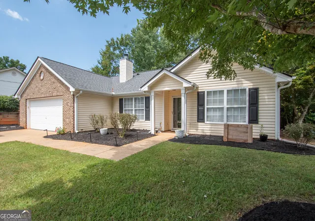 Photo 2 of Sale Pending at 22 Lexington Dr, Grantville, GA 30220 | MLS# 10833778 | Listing updated on 2026-10-04