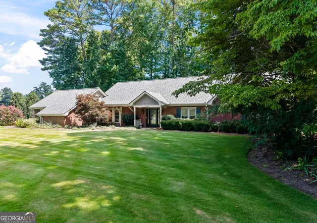 2nd image of 146 Lakeside Dr Nw, Kennesaw, GA 30144 | MLS# 10821868