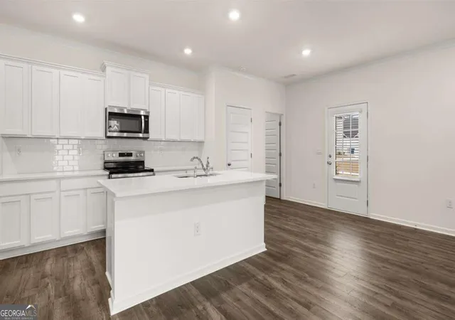Photo 4 of Townhouse for sale at 520 Silver Moon Dr, Loganville, GA 30052 | MLS# 10732285 | Listing updated on 2026-09-18