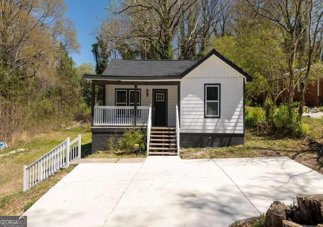 2nd image of 665 S Eugenia Pl Nw, Atlanta, GA 30318 | MLS# 10801645