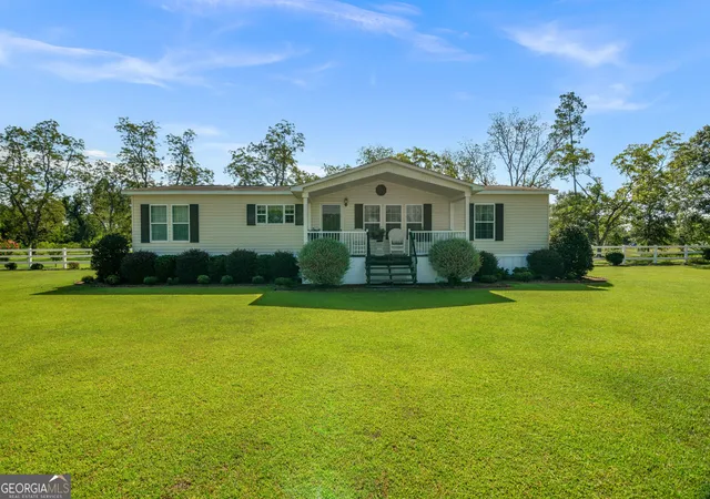 Photo 1 of Sale Pending at 6084 Youmans Chapel Rd, Blackshear, GA 31516 | MLS# 10825792 | Listing updated on 2026-08-27