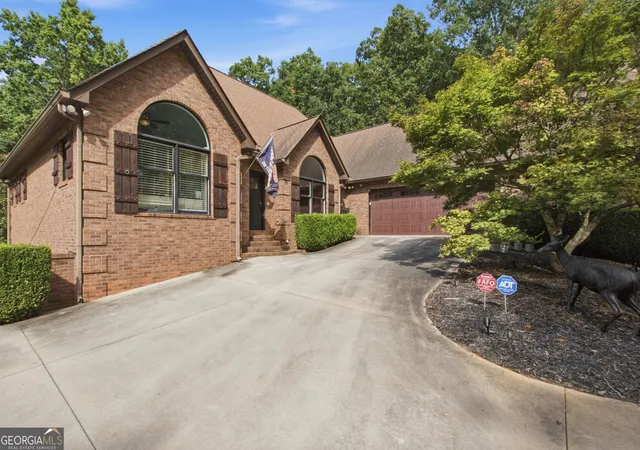 Photo 3 of Single family home for sale at 248 Tanglewood Dr S, Royston, GA 30662 | MLS# 10821777 | Listing updated on 2026-09-03