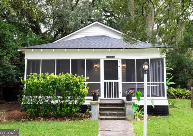 Photo 1 of Single family home for sale at 1217 E 67th St, Savannah, GA 31404 | MLS# 10814368 | Listing updated on 2026-09-08