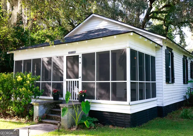 Photo 3 of Single family home for sale at 1217 E 67th St, Savannah, GA 31404 | MLS# 10814368 | Listing updated on 2026-09-08