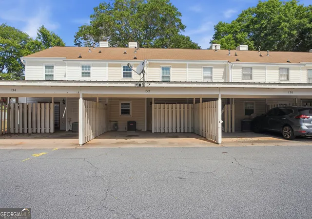 Photo 4 of Townhouse for sale at 132 Old Ferry Wy, Roswell, GA 30076 | MLS# 10834808 | Listing updated on 2026-09-11