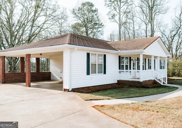Photo 3 of Single family home for sale at 674 Yancey Rd, Arnoldsville, GA 30619 | MLS# 10834318 | Listing updated on 2026-09-10