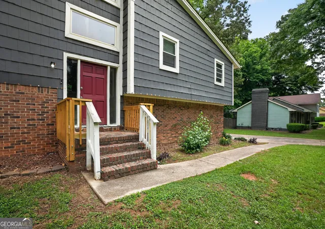 Photo 3 of Single family home for sale at 117 Lafayette Dr, Fayetteville, GA 30214 | MLS# 10768397 | Listing updated on 2026-08-24