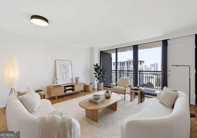Photo 3 of Condo for sale at 620 Peachtree St Ne #1607, Atlanta, GA 30308 | MLS# 10802574 | Listing updated on 2026-10-06