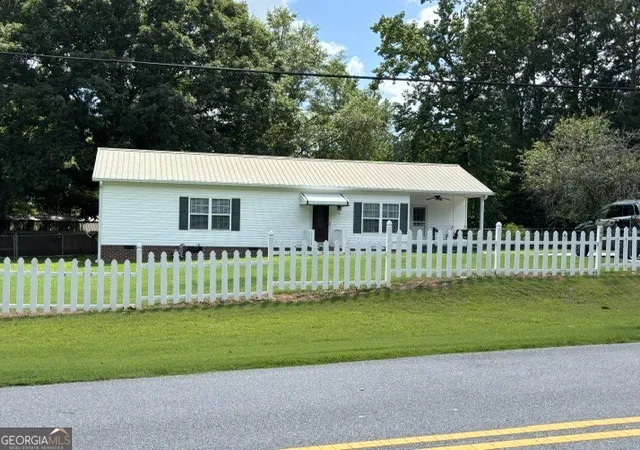 Photo 2 of Single family home for sale at 10 Holly Ln, Griffin, GA 30223 | MLS# 10810341 | Listing updated on 2026-09-11