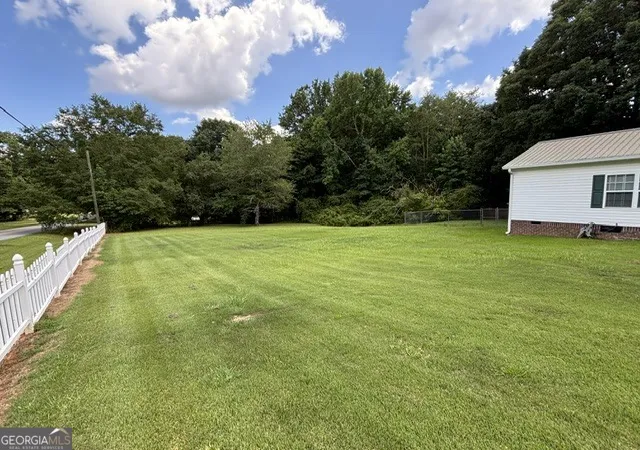 Photo 4 of Single family home for sale at 10 Holly Ln, Griffin, GA 30223 | MLS# 10810341 | Listing updated on 2026-09-11