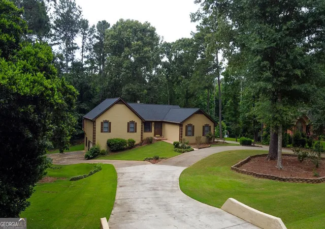Photo 2 of Sale Pending at 125 Emerald Dr, Mcdonough, GA 30253 | MLS# 10783546 | Listing updated on 2026-08-16