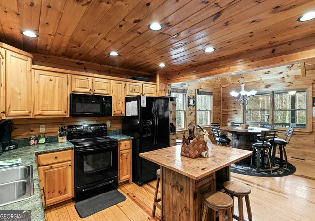 Photo 3 of Single family home for sale at 850 Mountain Lake Cir, Blue Ridge, GA 30513 | MLS# 10791861 | Listing updated on 2026-07-08
