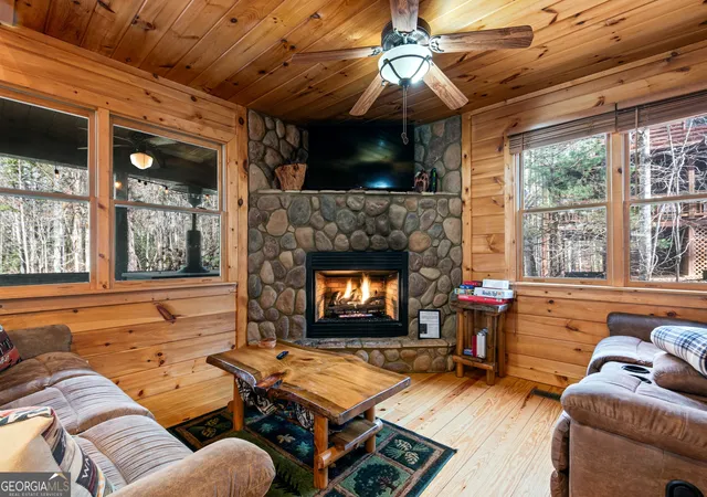 Photo 4 of Single family home for sale at 850 Mountain Lake Cir, Blue Ridge, GA 30513 | MLS# 10791861 | Listing updated on 2026-07-08