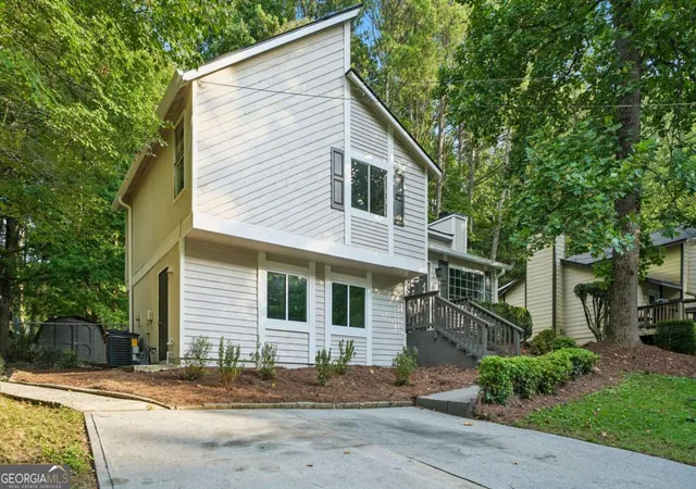 Photo 3 of Sale Pending at 674 Inland Way NW, Lilburn, GA 30047 | MLS# 10828564 | Listing updated on 2026-09-04