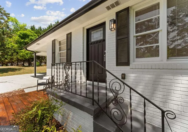 Photo 3 of Single family home for sale at 951 Cherokee Trl Se, Smyrna, GA 30080 | MLS# 10739901 | Listing updated on 2026-09-17