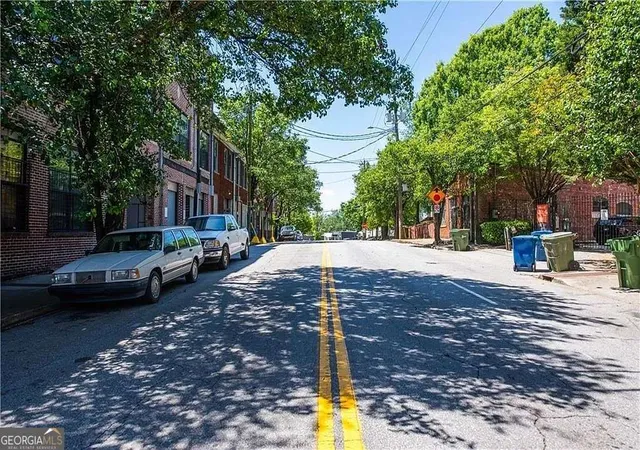 Listing Photo 2 - Condo for sale in building located at 210 Walker St Sw, Atlanta, GA 30313 - Unit #1