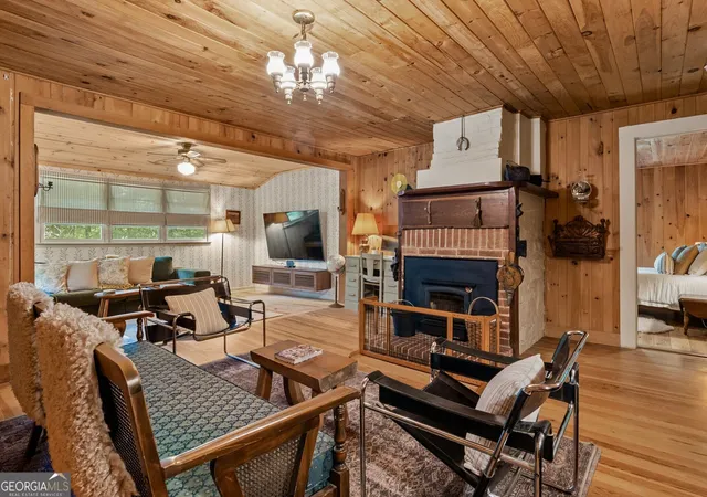Photo 3 of Single family home for sale at 31 Bear Creek Ln, Clayton, GA 30525 | MLS# 10831036 | Listing updated on 2026-09-26