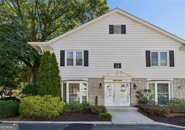 Photo 3 of Townhouse for sale at 136 Nw Peachtree Memorial Dr Nw #VA 1, Atlanta, GA 30309 | MLS# 10834437 | Listing updated on 2026-09-23