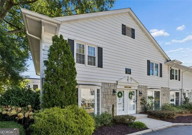 Photo 3 of Sale Pending at 136 Nw Peachtree Memorial Dr Nw #VA 1, Atlanta, GA 30309 | MLS# 10834437 | Listing updated on 2026-10-28