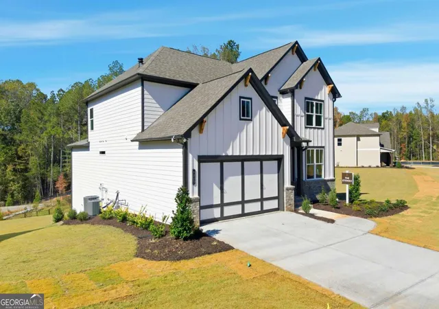 Photo 2 of Single family home for sale at 1209 Sterlington Dr, Canton, GA 30115 | MLS# 10633361 | Listing updated on 2025-11-12