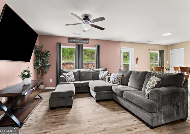 Photo 3 of Single family home for sale at 10 Windsor Ct, Kingston, GA 30145 | MLS# 10805348 | Listing updated on 2026-07-28