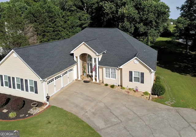 Homes for sale in Gainesville, GA | 4010 Churchill Downs Dr, Gainesville, GA 30507 | MLS# 10788740