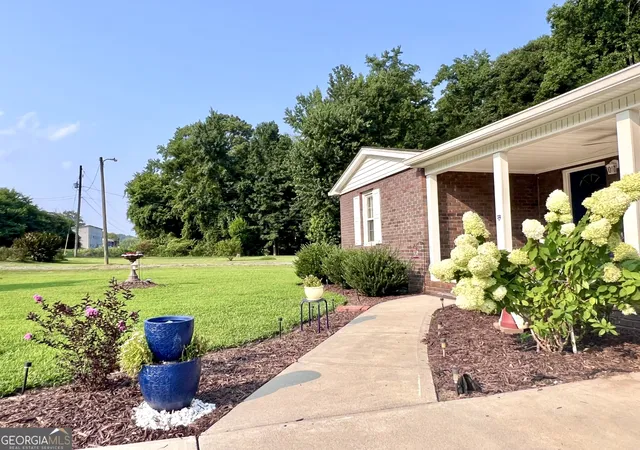 Photo 3 of Single family home for sale at 1517 Cave Spring Rd SW, Rome, GA 30161 | MLS# 10818445 | Listing updated on 2026-09-02