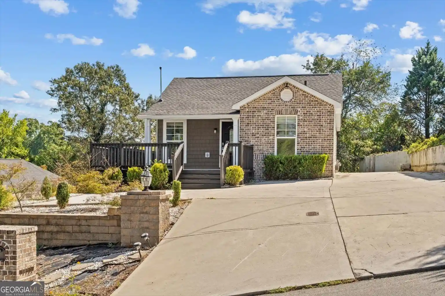 Photo 1 of Single family home for sale at 809 W Crawford St, Dalton, GA 30720 | MLS# 10850222 | Listing updated on 2026-10-05