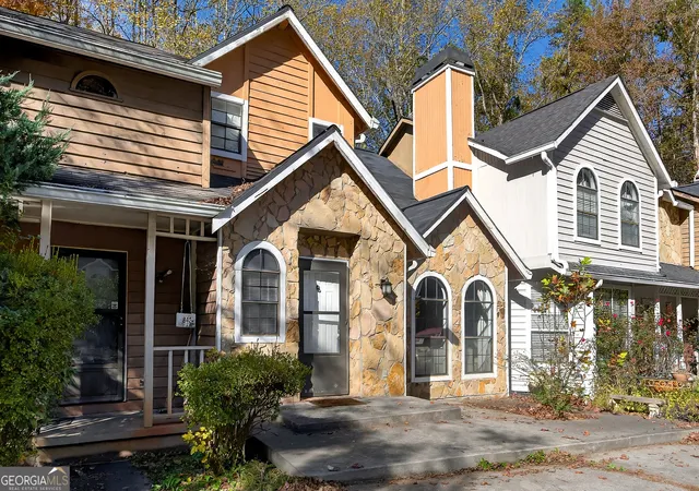 Photo 3 of Townhouse for sale at 840 Brandy Oaks Ln, Stone Mountain, GA 30088 | MLS# 10638743 | Listing updated on 2026-02-23