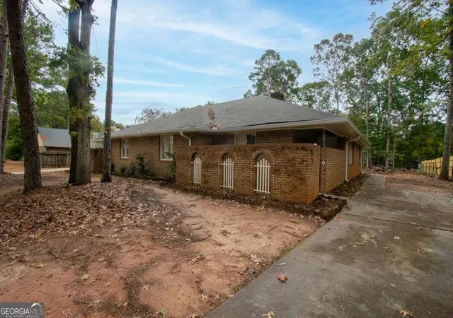 Photo 3 of Multi family home for sale at 2585 Golfview Ter, Conyers, GA 30013 | MLS# 10635336 | Listing updated on 2025-12-09