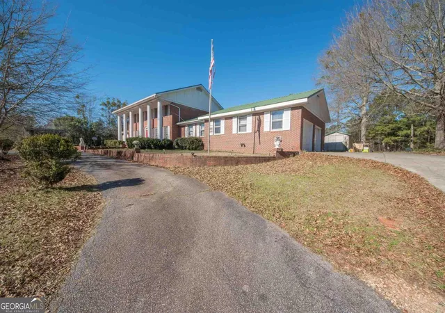 Photo 2 of Single family home for sale at 3861 Newnan Rd, Griffin, GA 30223 | MLS# 10615701 | Listing updated on 2026-09-04
