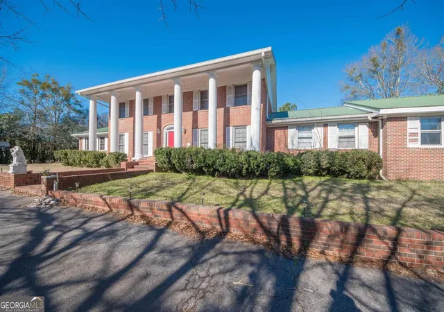 Photo 3 of Single family home for sale at 3861 Newnan Rd, Griffin, GA 30223 | MLS# 10615701 | Listing updated on 2026-09-04