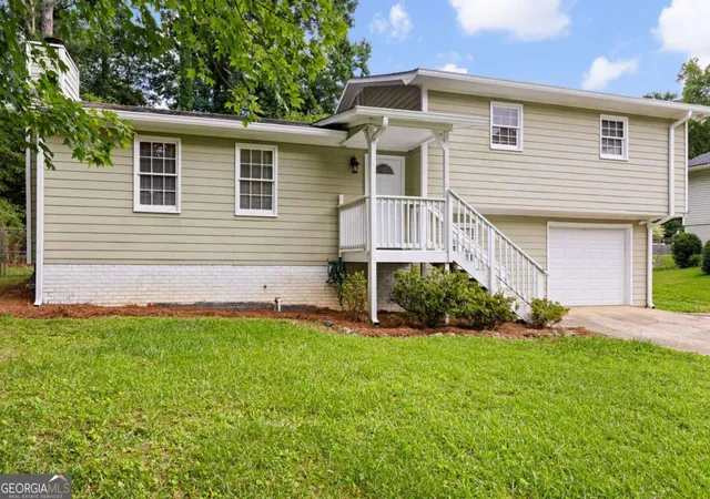 Photo 2 of Single family home for sale at 4220 Terrace Dr, Acworth, GA 30101 | MLS# 10792762 | Listing updated on 2026-09-25